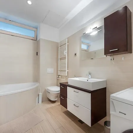 Rog With Balcony Appartamento Lubiana