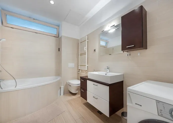 Rog With Balcony شقة ليوبليانا