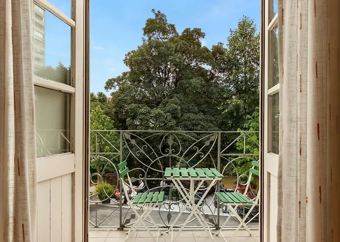 Rog With Balcony شقة *